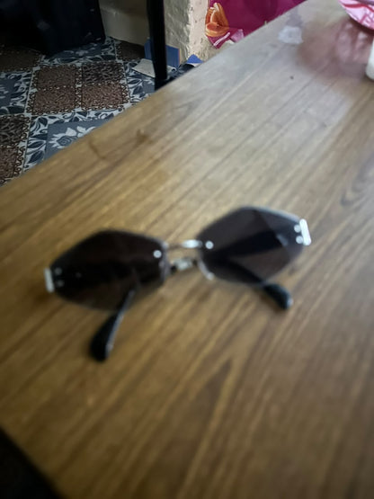 Stylish Fashion Sunglasses – Modern UV Protection Eyewear
