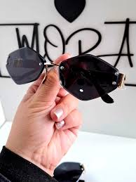 Stylish Fashion Sunglasses – Modern UV Protection Eyewear
